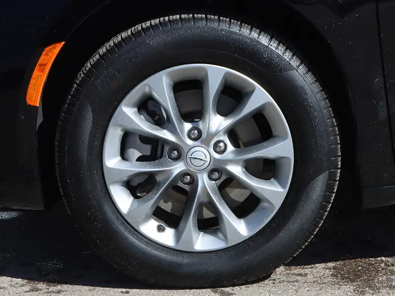 2025 Chrysler Pacifica Select AWD, černá, 12 317 km, dovoz Kanada — foto 4 z 12