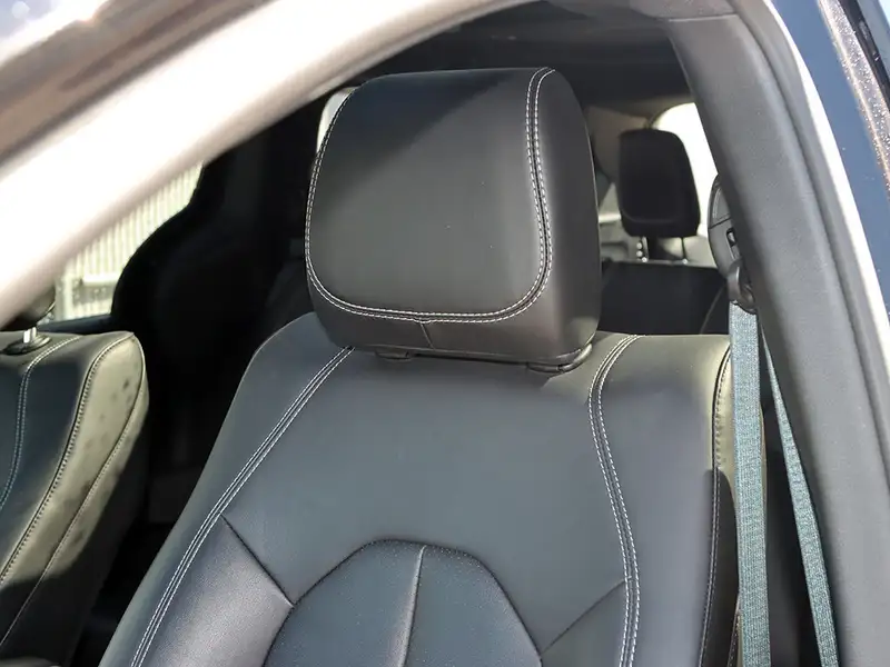 2025 Chrysler Pacifica Select AWD, černá, 12 317 km, dovoz Kanada — foto 7 z 12