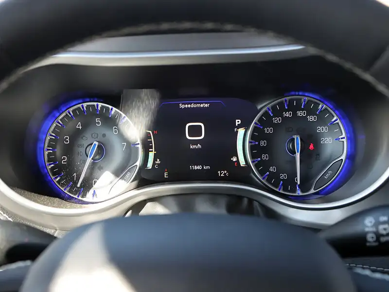 2025 Chrysler Pacifica Select AWD, černá, 12 317 km, dovoz Kanada — foto 9 z 12