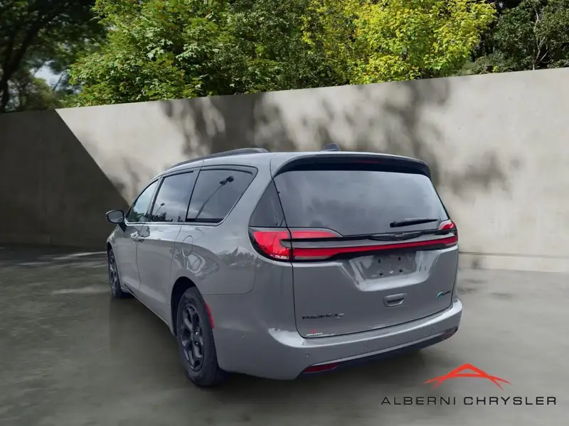 2025 Chrysler Pacifica Select, šedá, 30 157 km, dovoz Kanada — foto 7 z 12