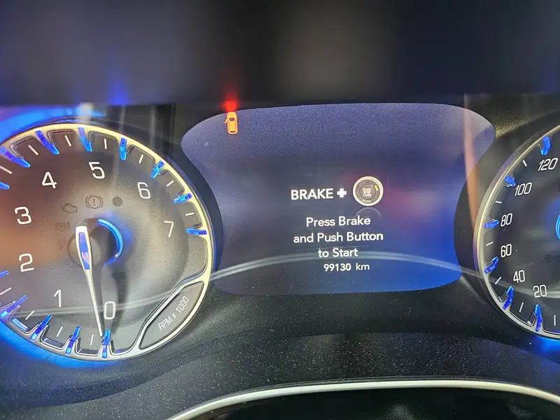 2017 Chrysler Pacifica Limited, černá, 99 179 km, dovoz Kanada — foto 3 z 8