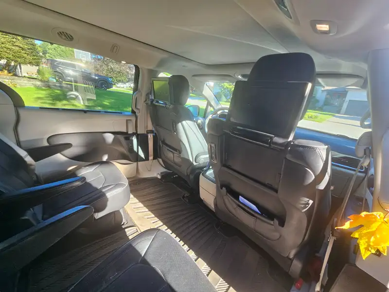 2017 Chrysler Pacifica Limited, černá, 99 179 km, dovoz Kanada — foto 7 z 8