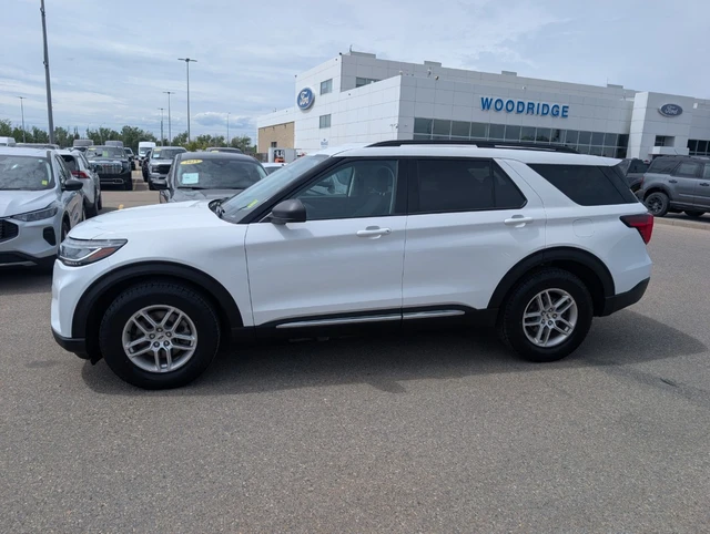 2025 Ford Explorer Active 4WD, bílá, 50 552 km, dovoz Kanada — foto 4 z 5