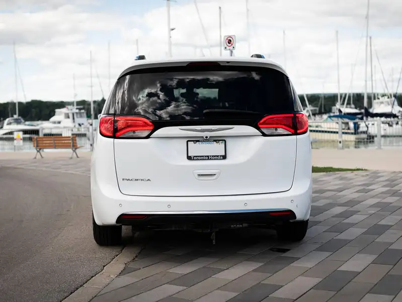 2017 Chrysler Pacifica Touring-L Plus, bílá, 173 000 km, dovoz Kanada — foto 7 z 12