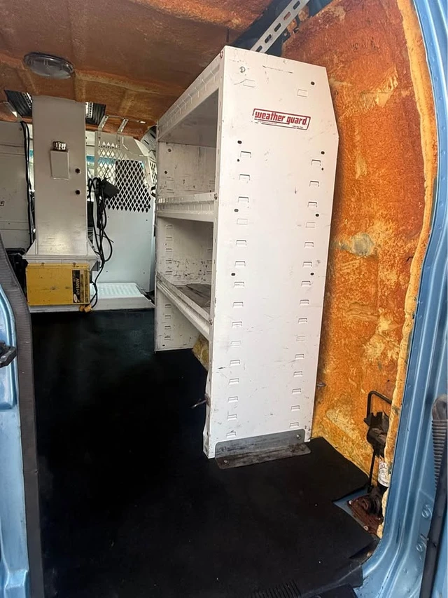 2010 Ford ECONOLINE E-350 SD, 270 006 km, dovoz Kanada — foto 10 z 15