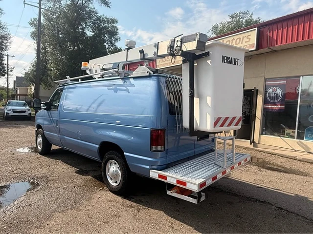 2010 Ford ECONOLINE E-350 SD, 270 006 km, dovoz Kanada — foto 2 z 15