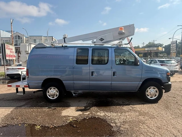 2010 Ford ECONOLINE E-350 SD, 270 006 km, dovoz Kanada — foto 3 z 15