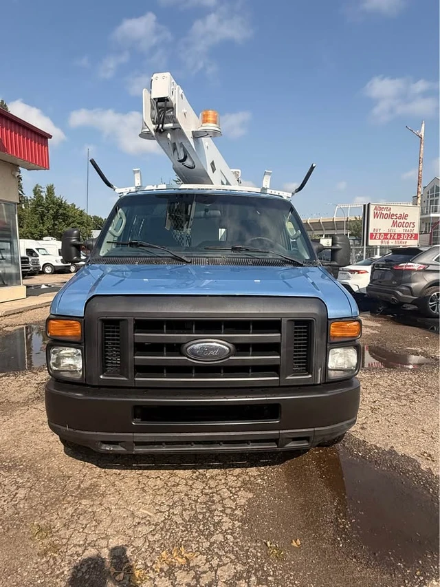 2010 Ford ECONOLINE E-350 SD, 270 006 km, dovoz Kanada — foto 6 z 15