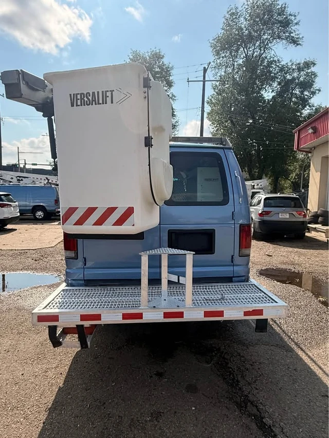 2010 Ford ECONOLINE E-350 SD, 270 006 km, dovoz Kanada — foto 8 z 15