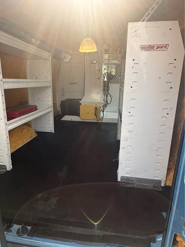 2010 Ford ECONOLINE E-350 SD, 270 006 km, dovoz Kanada — foto 9 z 15