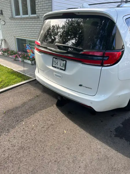 2022 Chrysler Pacifica Pinnacle, bílá, 95 000 km, dovoz Kanada — foto 4 z 6