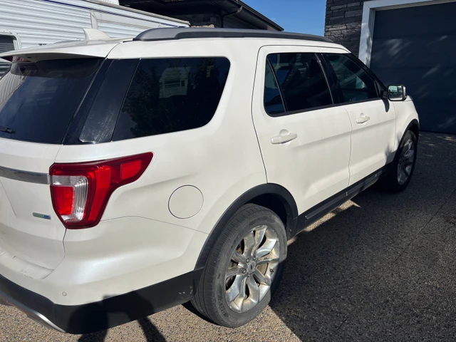 2016 Ford Explorer XLT - loaded version, 215 000 km, dovoz Kanada — foto 2 z 5
