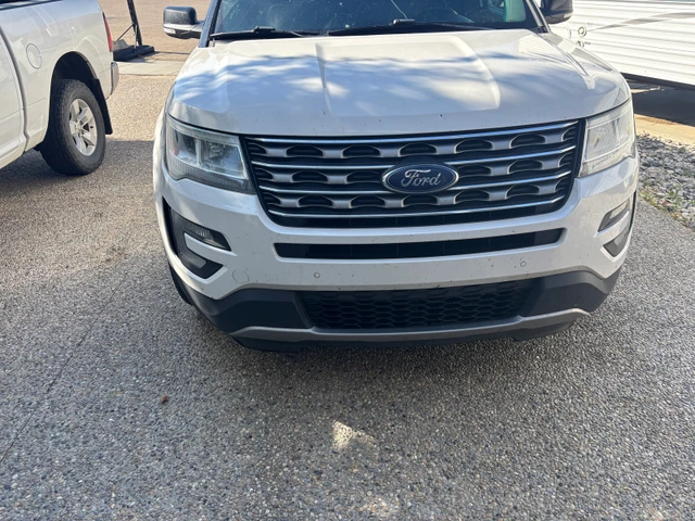 2016 Ford Explorer XLT - loaded version, 215 000 km, dovoz Kanada — foto 3 z 5