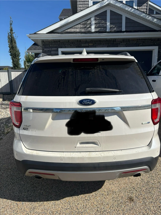 2016 Ford Explorer XLT - loaded version, 215 000 km, dovoz Kanada — foto 4 z 5