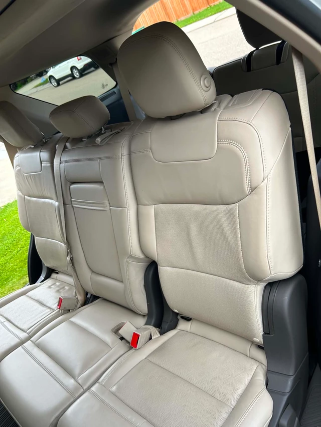 2020 Ford Explorer Platinum, 123 740 km, dovoz Kanada — foto 4 z 5