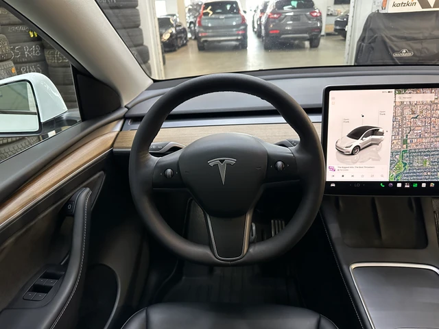 2022 Othrmake Tesla Model Y Performance, bílá, 80 700 km, dovoz Kanada — foto 10 z 20