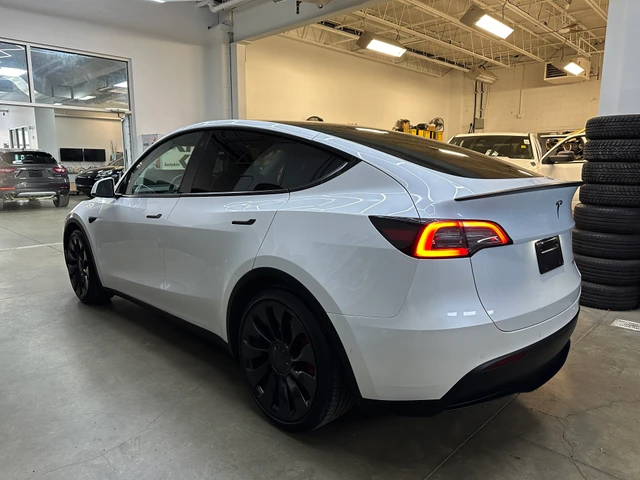 2022 Othrmake Tesla Model Y Performance, bílá, 80 700 km, dovoz Kanada — foto 3 z 20