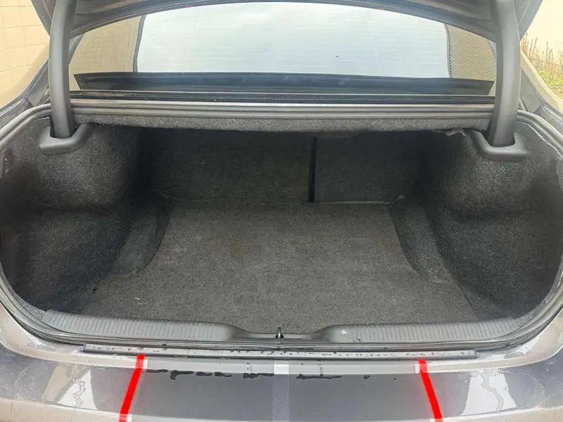2017 Dodge Charger SRT Hellcat, šedá, 83 403 km, dovoz Kanada — foto 8 z 12