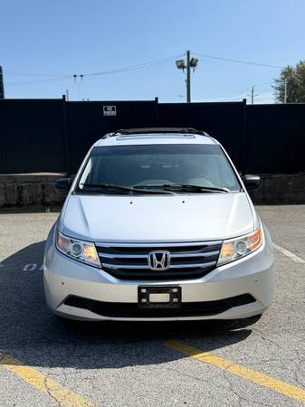 2011 Honda, dovoz Kanada — foto 2 z 12