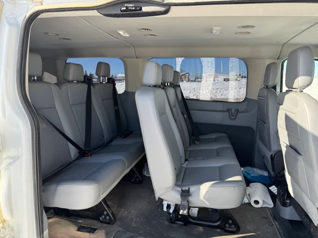 2018 Ford Transit Passenger null, bílá, 70 000 km, dovoz Kanada — foto 2 z 2