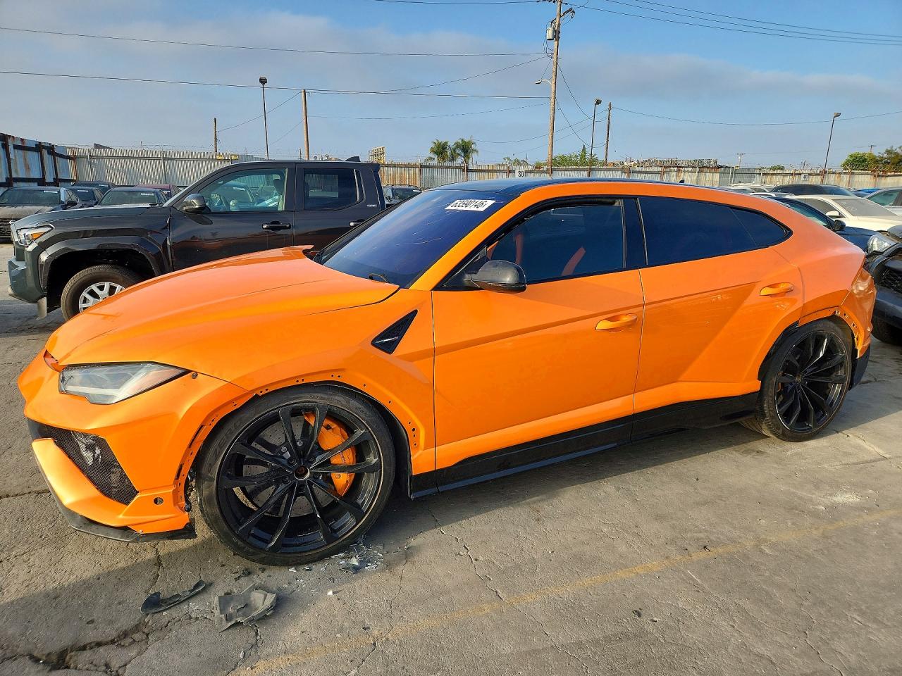 2022 Lamborghini URUS, oranžová, dovoz USA — foto 1