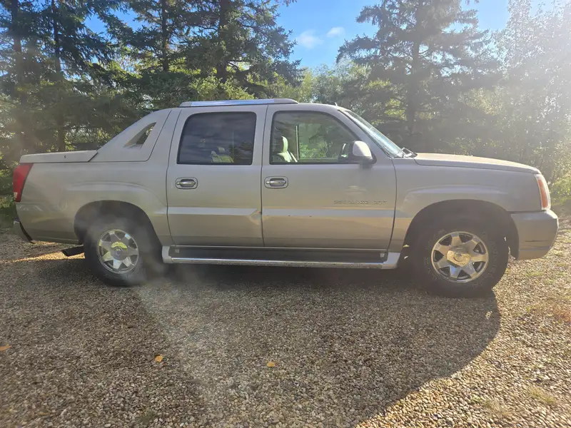 2005 Cadillac Escalade EXT, béžová, 137 987 km, dovoz Kanada — foto 2 z 7