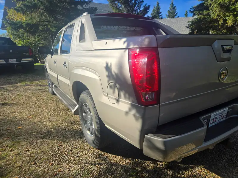 2005 Cadillac Escalade EXT, béžová, 137 987 km, dovoz Kanada — foto 5 z 7
