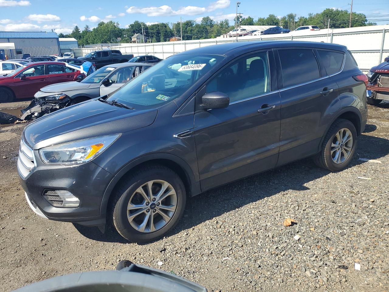 2019 Ford ESCAPE SE, šedá, 279 872 km, dovoz USA — foto 1 2019 Ford ESCAPE SE, šedá, 279 872 km, dovoz USA — foto 1