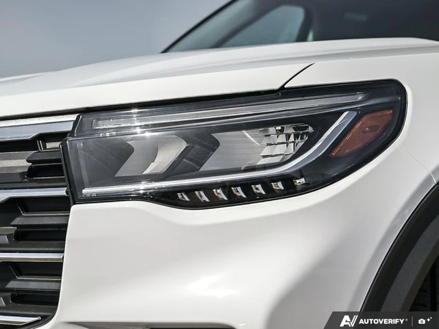 2026 Ford Explorer Active, bílá, 8 km, dovoz Kanada — foto 10 z 19