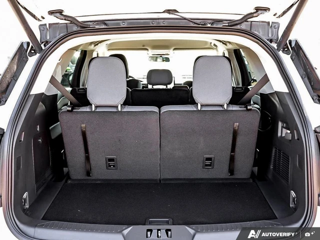 2026 Ford Explorer Active, bílá, 8 km, dovoz Kanada — foto 11 z 19