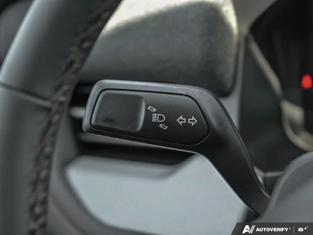 2026 Ford Explorer Active, bílá, 8 km, dovoz Kanada — foto 16 z 19