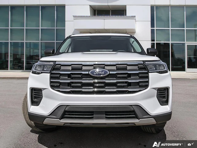 2026 Ford Explorer Active, bílá, 8 km, dovoz Kanada — foto 2 z 19
