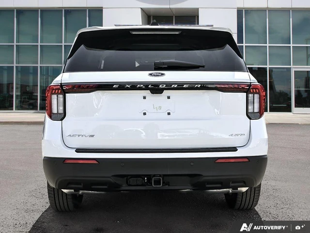 2026 Ford Explorer Active, bílá, 8 km, dovoz Kanada — foto 5 z 19