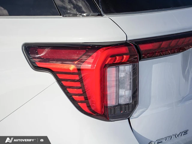 2026 Ford Explorer Active, bílá, 2 088 km, dovoz Kanada — foto 12 z 19