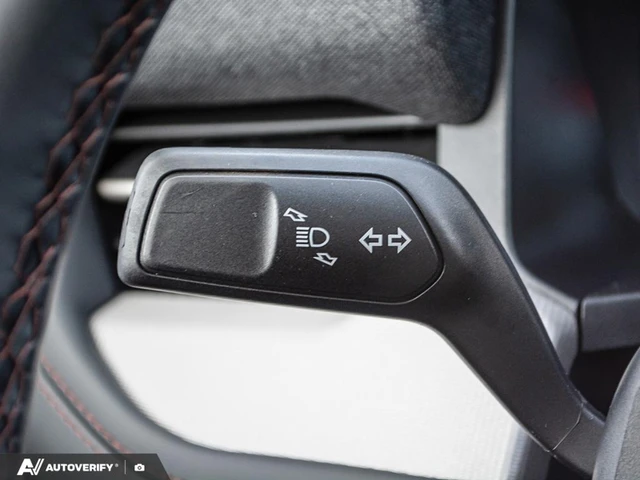 2026 Ford Explorer Active, bílá, 2 088 km, dovoz Kanada — foto 16 z 19