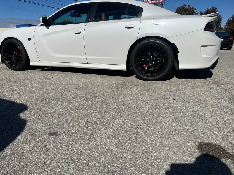 2015 Dodge Charger SRT Hellcat, bílá, 82 000 km, dovoz Kanada — foto 4 z 10