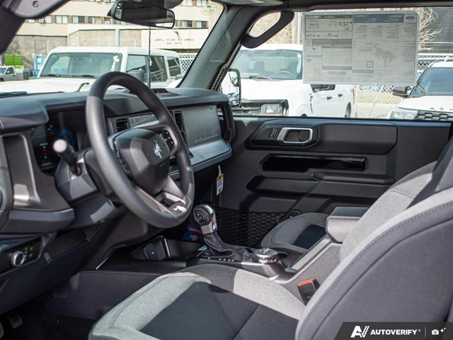 2026 Ford Bronco Base, černá, 60 km, dovoz Kanada — foto 13 z 19