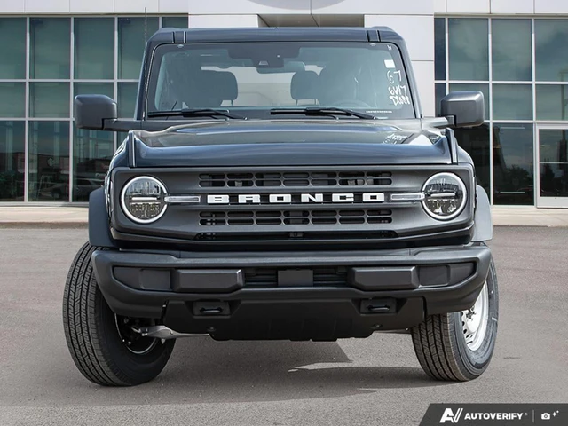 2026 Ford Bronco Base, černá, 60 km, dovoz Kanada — foto 2 z 19