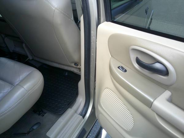 2002 Ford, dovoz Kanada — foto 10 z 12