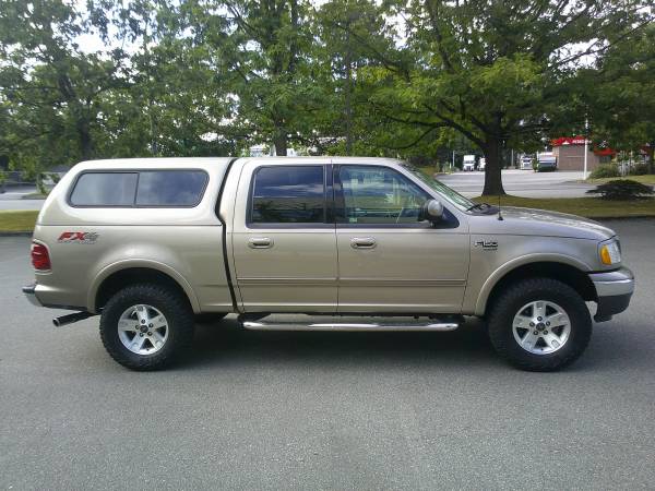 2002 Ford, dovoz Kanada — foto 2 z 12