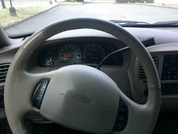 2002 Ford, dovoz Kanada — foto 7 z 12