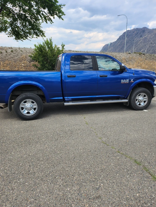 2015 Dodge Ram3500, modrá, 117 000 km, dovoz Kanada — foto 1