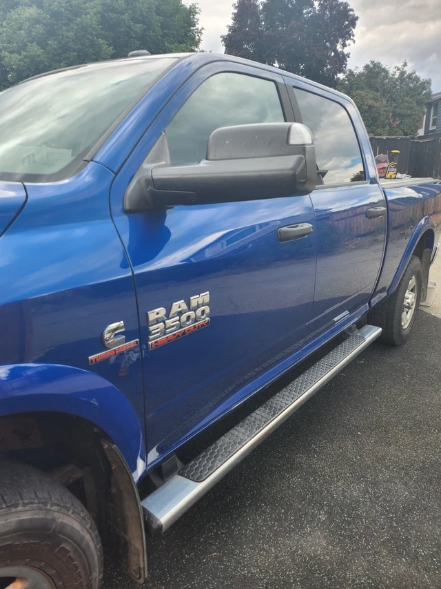 2015 Dodge Ram3500, modrá, 117 000 km, dovoz Kanada — foto 3 z 5