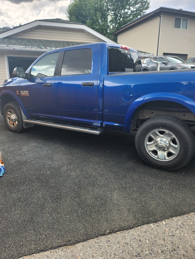 2015 Dodge Ram3500, modrá, 117 000 km, dovoz Kanada — foto 5 z 5