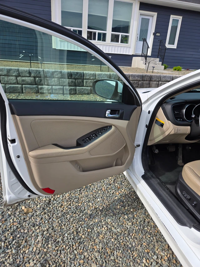 2014 Kia Optima, bílá, 128 292 km, dovoz Kanada — foto 5 z 5