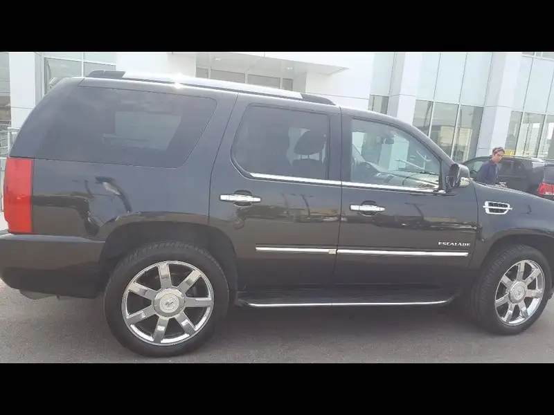 2011 Cadillac Escalade Base, černá, 167 000 km, dovoz Kanada — foto 2 z 12