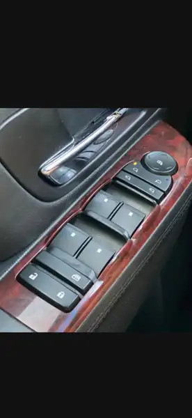 2011 Cadillac Escalade Base, černá, 167 000 km, dovoz Kanada — foto 7 z 12