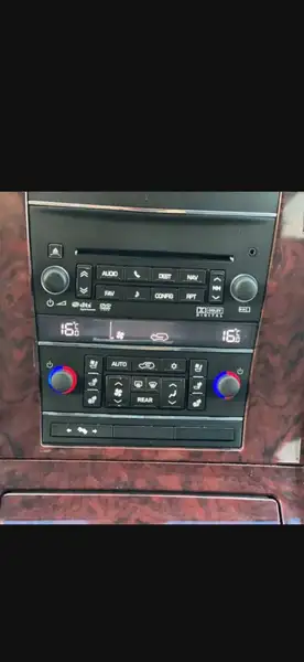 2011 Cadillac Escalade Base, černá, 167 000 km, dovoz Kanada — foto 9 z 12