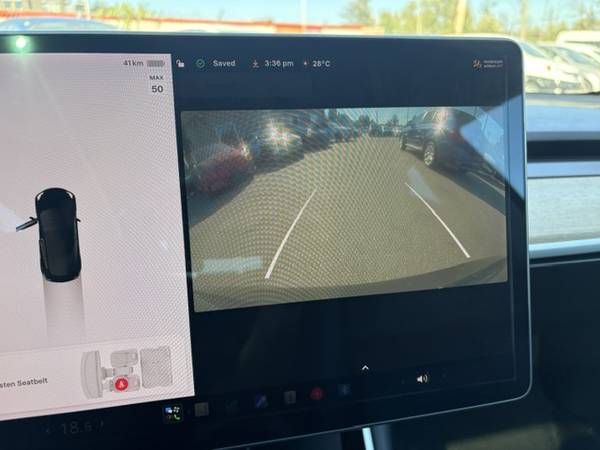 2019 Tesla, dovoz Kanada — foto 11 z 12