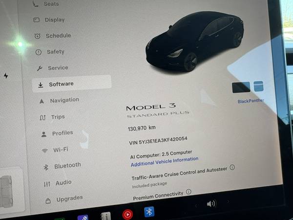 2019 Tesla, dovoz Kanada — foto 12 z 12